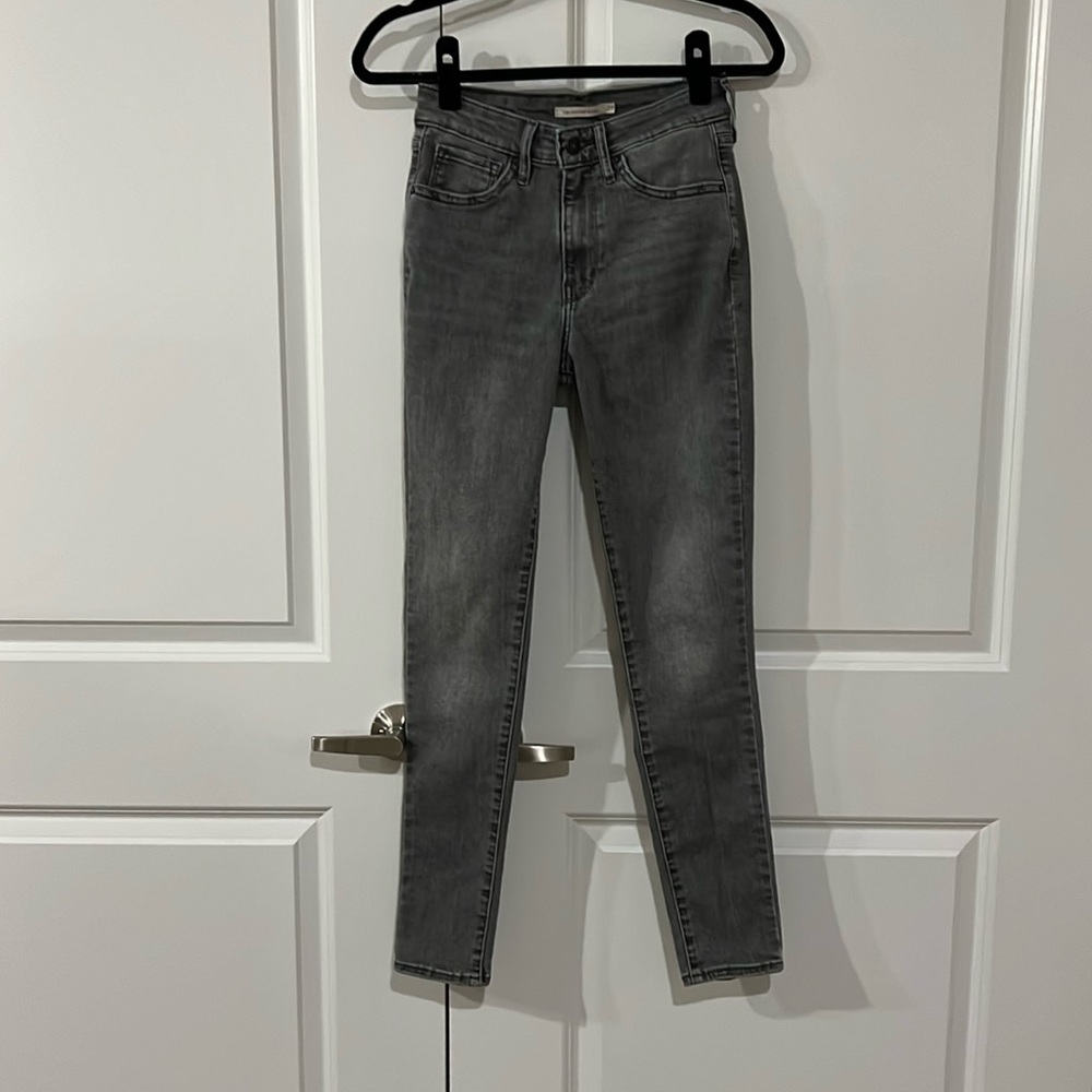 Lightly worn Levi Strauss & Co 721 High Rise Skinny jeans size 27